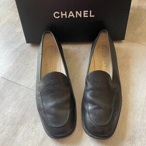 CHANEL Iconic "CC" Vintage Black Leather Loafers